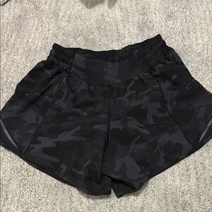 Lululemon hotty hot shorts 4” size 4
